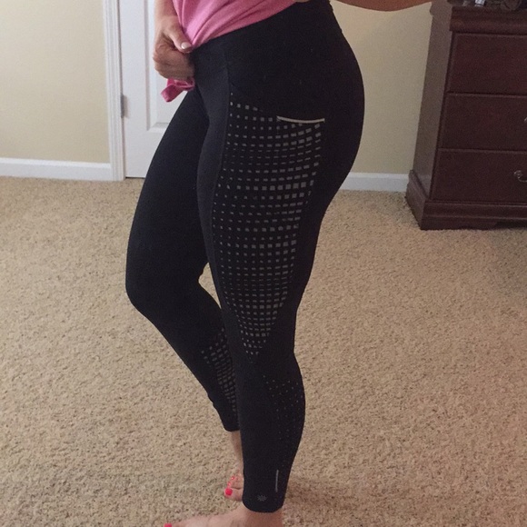 Athleta Pants - ATLETHA REFLECTIVE LEGGINGS 🏃🏽‍♀️